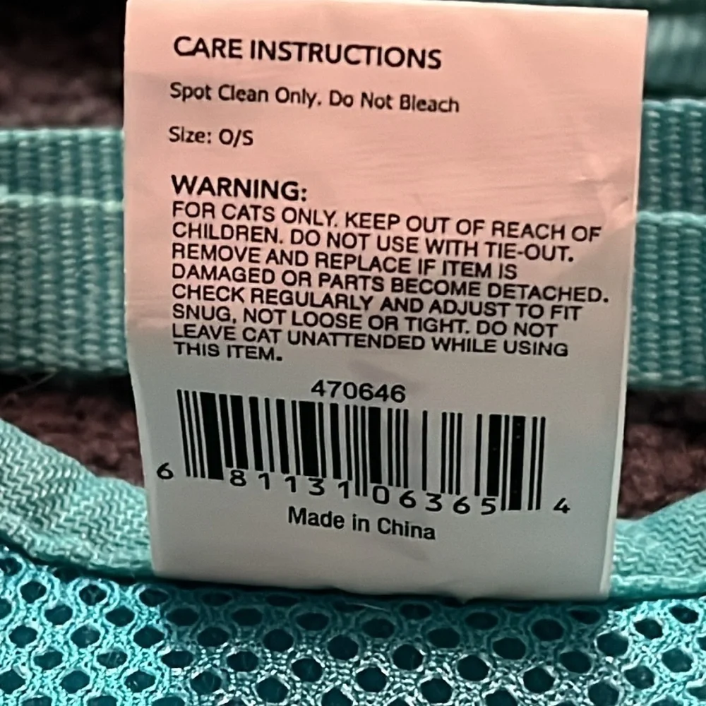 Vibrant Life Cat Harness/Leash/Collar color is blue